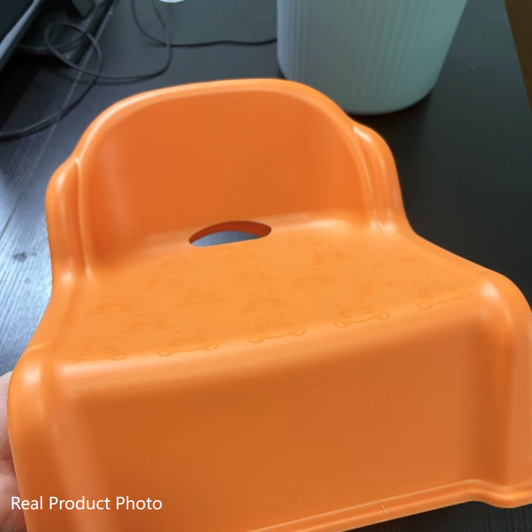 Moderner minimalistischer stapelbarer niedriger Kinderhocker aus PP in quadratischer Form ohne Armlehnen mit Rückenlehne fürs Wohnzimmer 