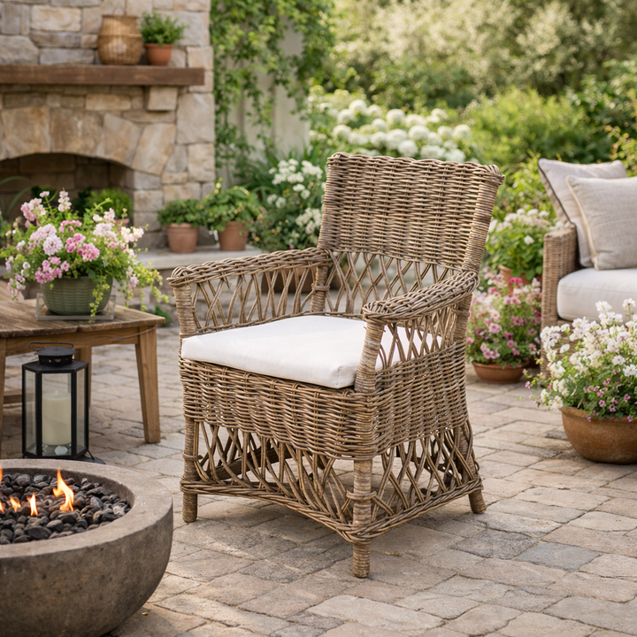 Chaise de salle à manger en rotin côtier - Dossier et accoudoirs de chaise en rotin indonésien tressé à la main pour jardin et terrasse extérieure 