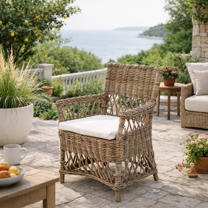 Chaise de salle à manger en rotin côtier - Dossier et accoudoirs de chaise en rotin indonésien tressé à la main pour jardin et terrasse extérieure 