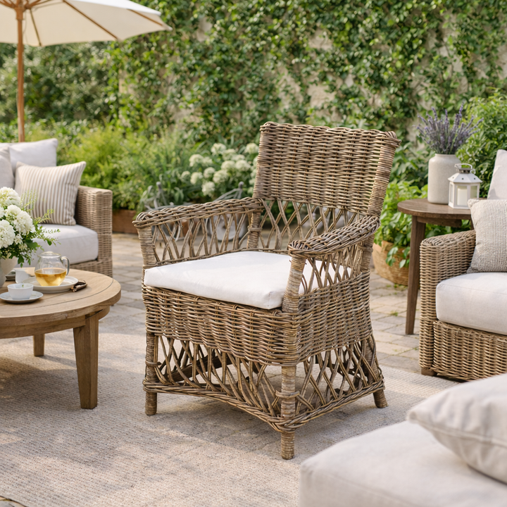 Chaise de salle à manger en rotin côtier - Dossier et accoudoirs de chaise en rotin indonésien tressé à la main pour jardin et terrasse extérieure 