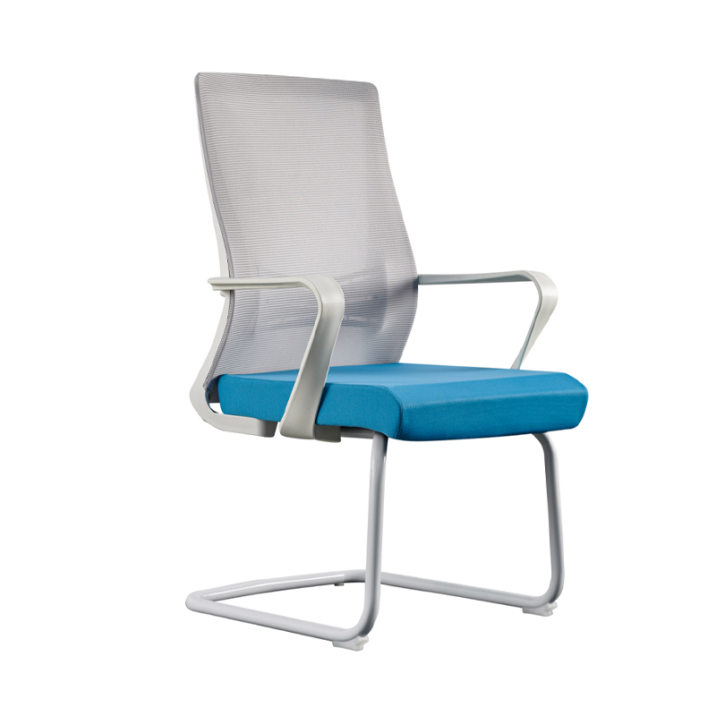 Moderner Executive-Meshstuhl mit hoher Rückenlehne und ergonomischer Unterstützung – Schreibtischstuhl mit blauem Sitzkissen und weißem Gestell fürs Homeoffice 