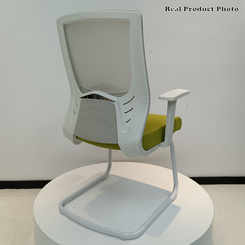 Moderner atmungsaktiver Executive-Bürostuhl aus Mesh mit weißem Freischwinger-Gestell - ergonomischer Schreibtischstuhl für das Homeoffice 