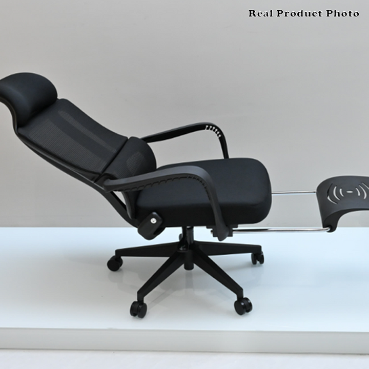 Moderner ergonomischer Executive-Bürostuhl mit Fußstütze – Schreibtischstuhl mit hoher Netzrückenlehne und 150°-Neigung fürs Homeoffice 