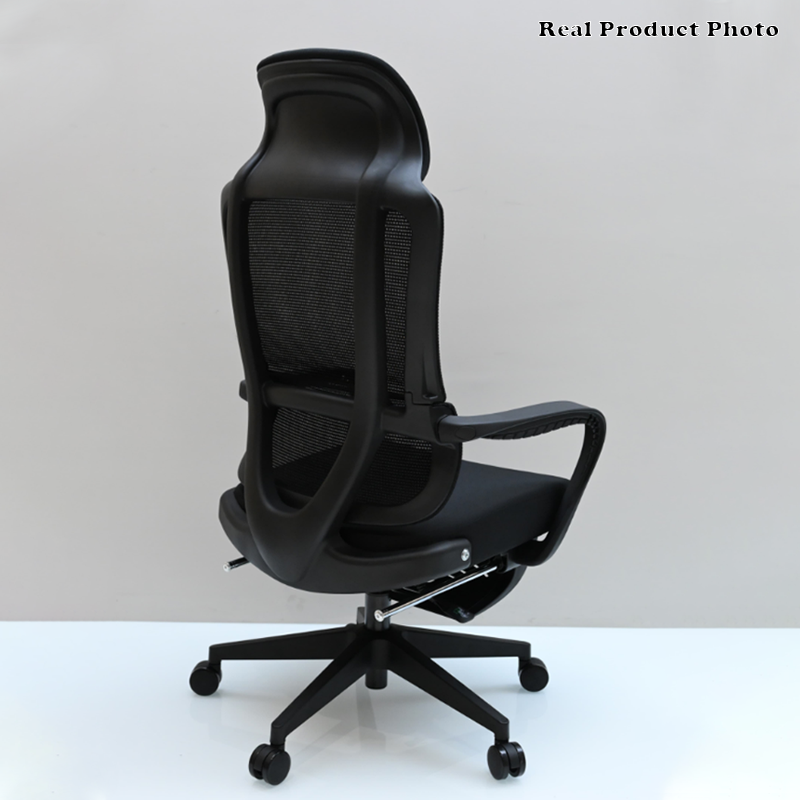 Moderner ergonomischer Executive-Bürostuhl mit Fußstütze – Schreibtischstuhl mit hoher Netzrückenlehne und 150°-Neigung fürs Homeoffice 