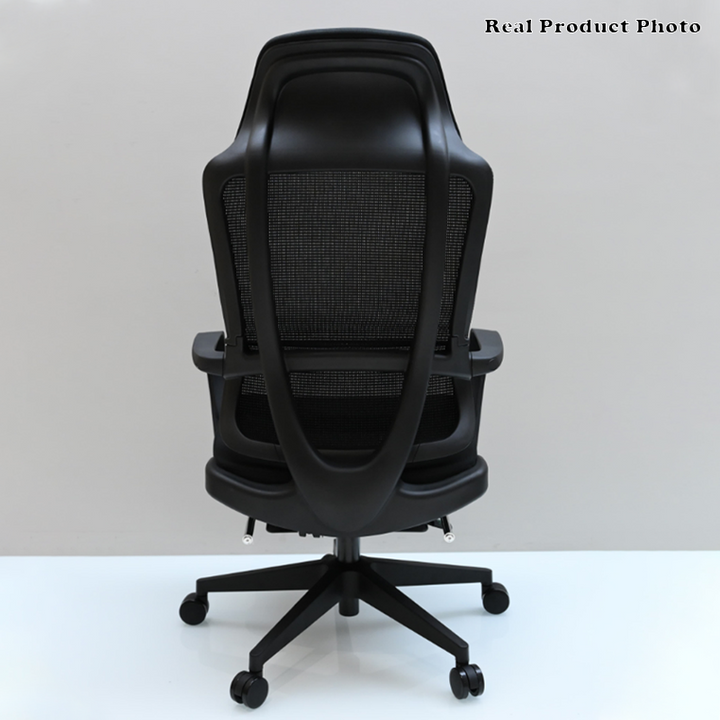 Moderner ergonomischer Executive-Bürostuhl mit Fußstütze – Schreibtischstuhl mit hoher Netzrückenlehne und 150°-Neigung fürs Homeoffice 