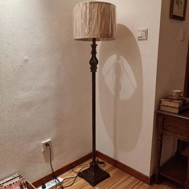 Moderne europäische Retro-Plissee-Stoff 1-Licht Stehende Stehlampe 