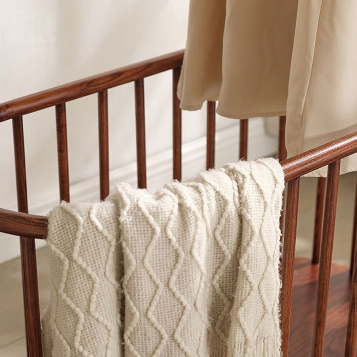 Minimalistischer beweglicher freistehender rollbarer Kleiderständer - Garderobenständer aus Eschenholz mit klarem umweltfreundlichem Finish für Schlafzimmer &amp; Eingangsbereich 