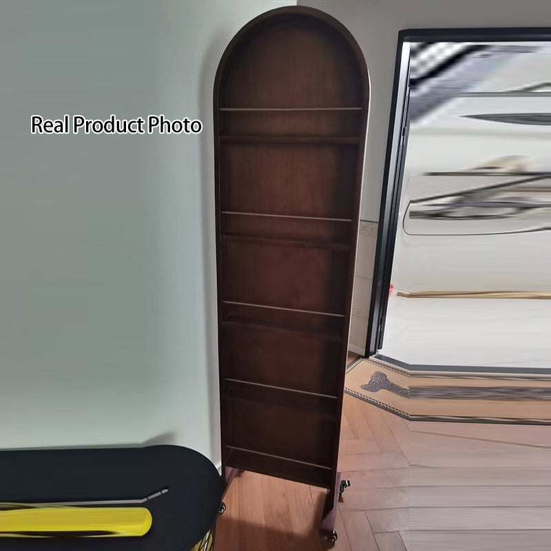 Zeitgemäßes Retro-Aufbewahrungsregal aus Massivholz, Sperrholz, Aluminiumlegierung und Glas in Bogenform, 5-stufige Aufbewahrung mit Spiegel und Rollen für Wohnzimmer und Schlafzimmer 