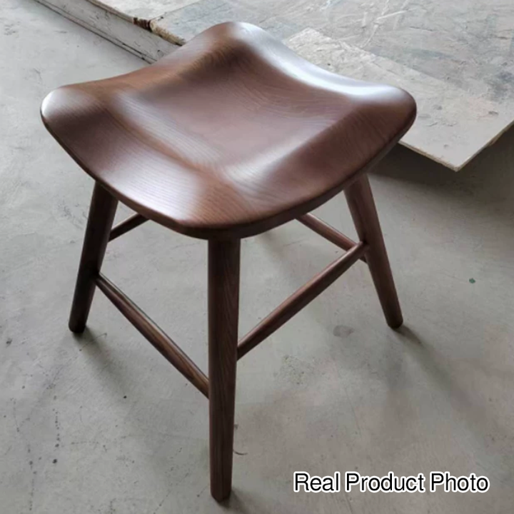 Zeitgenössischer nordischer quadratischer Hocker aus Eschenholz als Fußstütze für das Schlafzimmer 