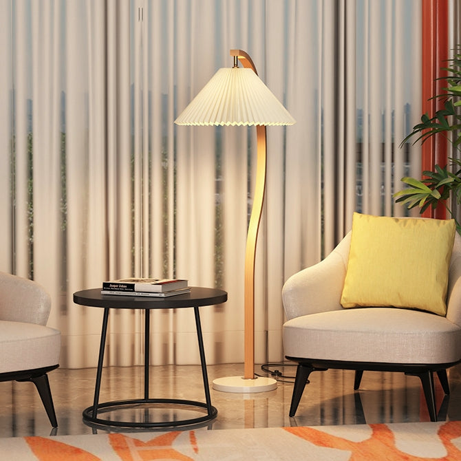 Moderner minimalistischer, plissierter, gebogener Stoff-, Eisen- und Marmor-1-Licht-Stehlampe für das Wohnzimmer 