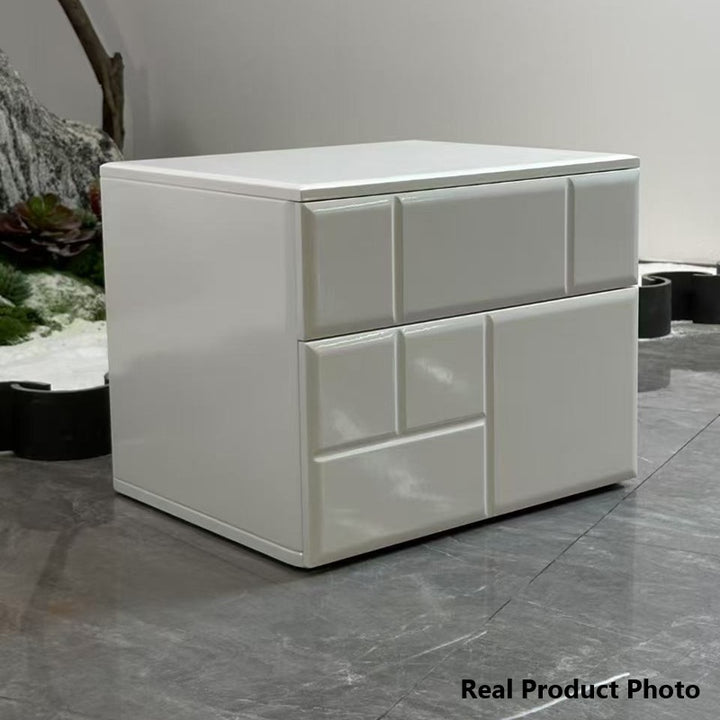 Table de chevet blanche moderne minimaliste à finition brillante - table de nuit à 2 tiroirs avec texture géométrique pour chambre à coucher 