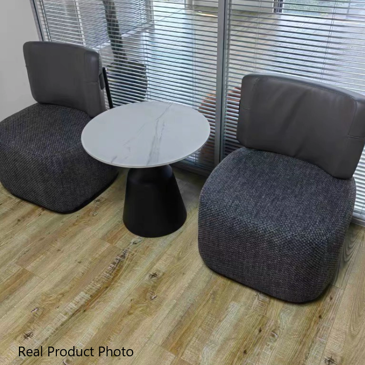 Chaise d’appoint contemporaine scandinave en lin et simili cuir Nappa avec structure en acier au carbone, ronde et carrée, avec dossier pour salon 