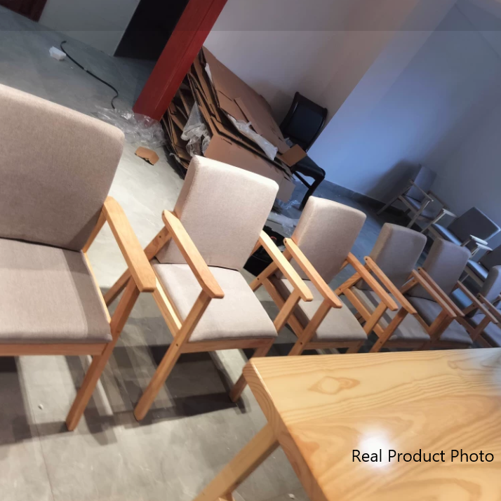 Moderner minimalistischer Massivholz-Stoff-Rechteckiger Esszimmerstuhl mit Rückenlehne und Armlehnen für das Esszimmer 
