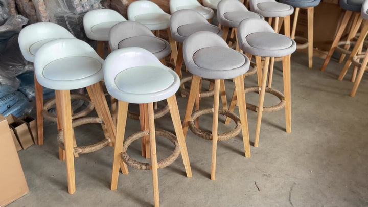 Tabouret de bar pivotant traditionnel vintage avec cadre en bois et tissu rond, dossier bas et repose-pieds pour salle à manger 