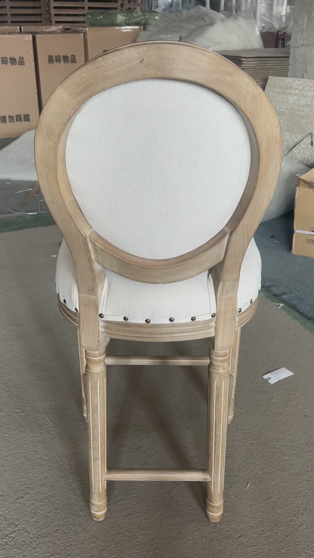 Traditioneller Vintage-Rund-Barhocker mit Rückenlehne aus Gummibaumholz, Birke und Baumwoll-Leinen für das Esszimmer 