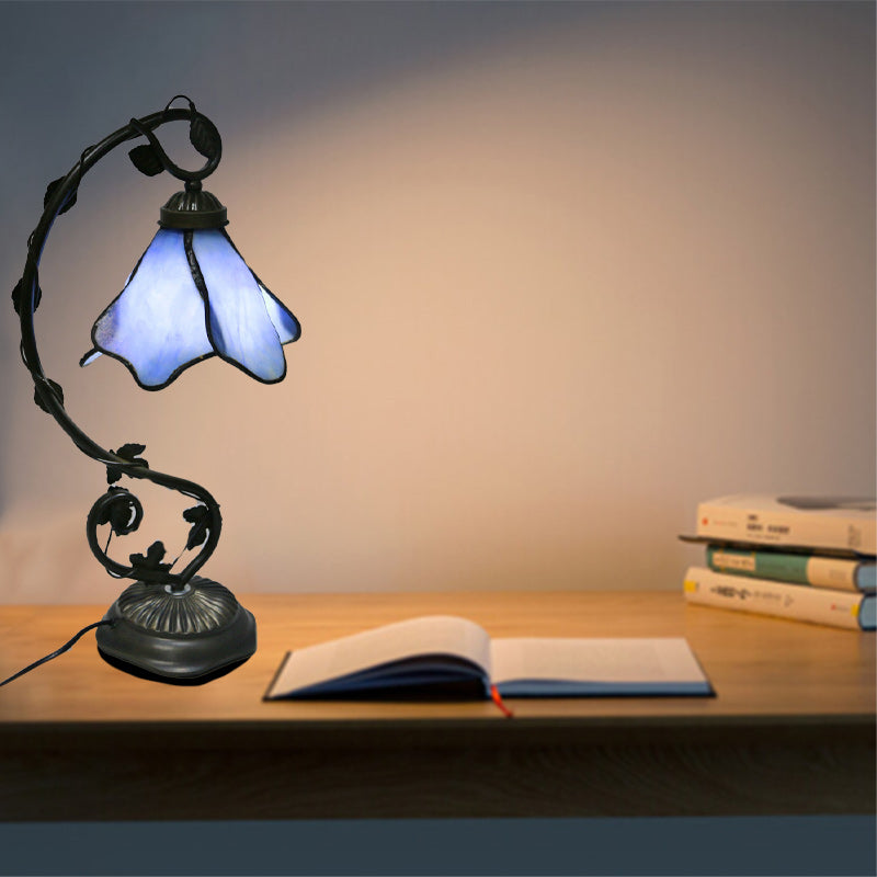 Lámpara de mesa moderna minimalista con forma de pétalo de metal y vidrio con 1 luz para dormitorio 