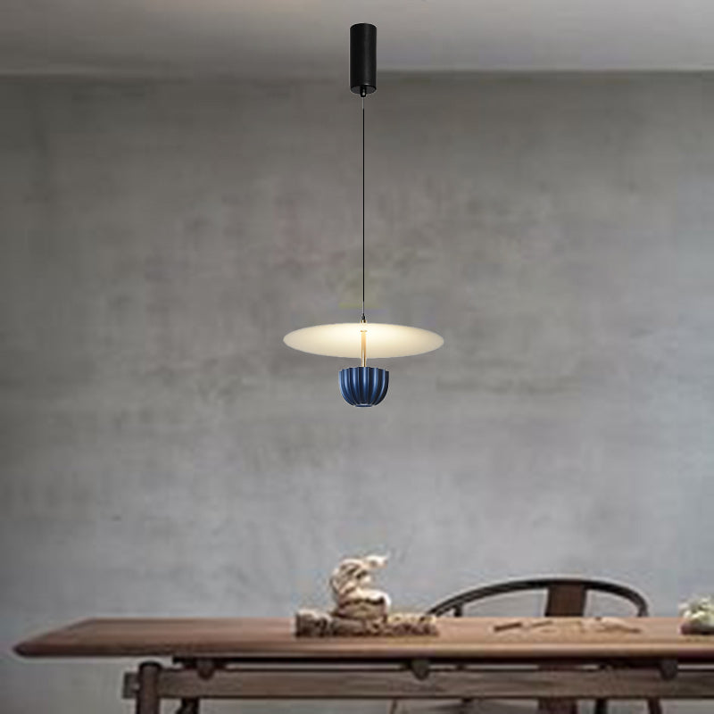 Suspension LED ronde en aluminium scandinave contemporaine pour salon 