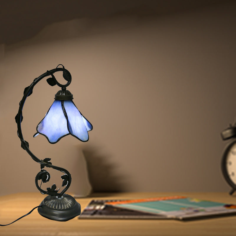 Lámpara de mesa moderna minimalista con forma de pétalo de metal y vidrio con 1 luz para dormitorio 