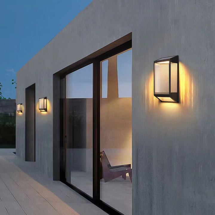 Moderna lámpara de pared solar impermeable trapezoidal de acero inoxidable y acrílico con LED para exteriores 