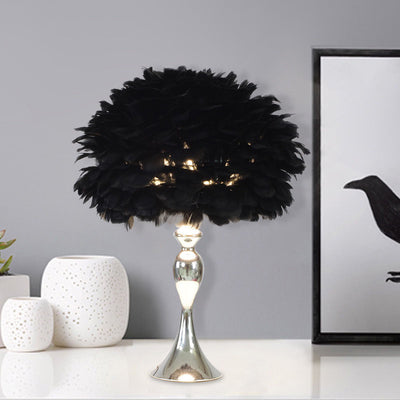 Nordic Creative Feather Round Iron Base 1-Light Table Lamp