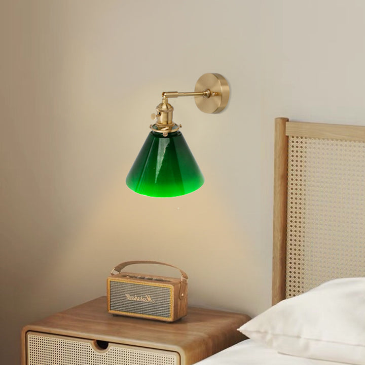 Traditionelle Vintage-Wandleuchte aus Glas, Eisen und Kupfer in Grün mit konischem Schirm, 1-flammig, für das Wohnzimmer 