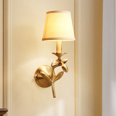 Applique murale 1 lumière avec abat-jour en tissu et cadre finition or moderne pour chambre 