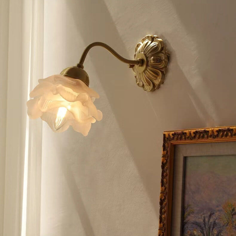 Applique murale en laiton et verre floral de luxe léger européen à 1 lumière 