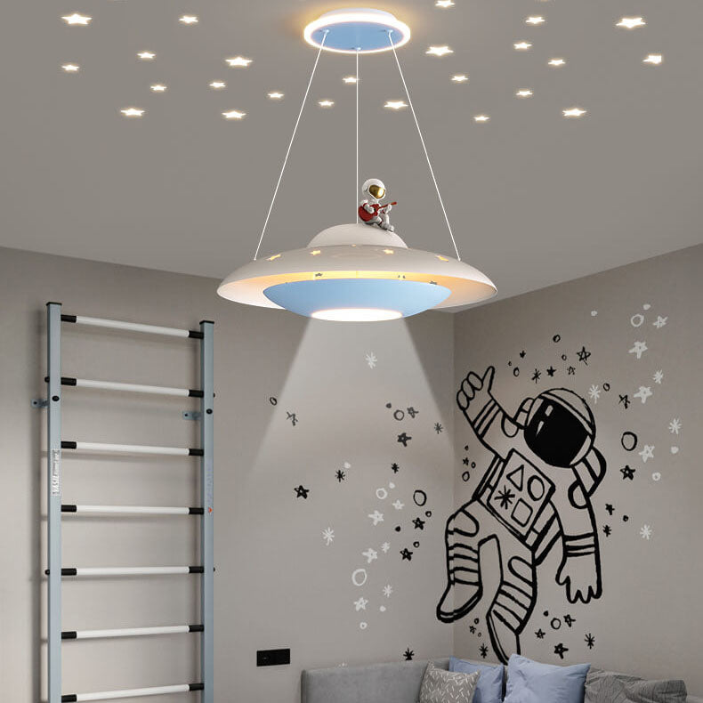 Moderne kreative Flying Saucer Space Astronaut Kinder LED-Kronleuchter