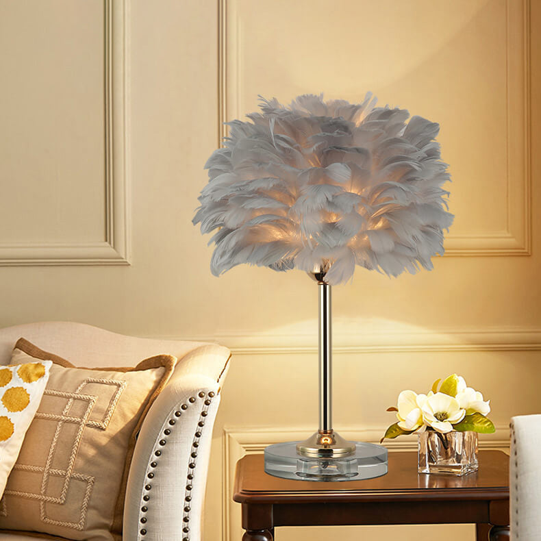 Lampe de table moderne à 1 lumière avec base en cristal et plumes 