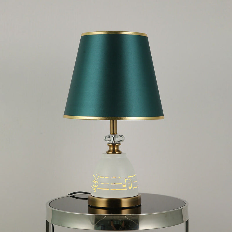 Moderne minimalistische Tischlampe aus Stoff mit einfarbiger Hardware und 1 Licht 