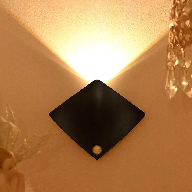 مصباح حائط LED بتصميم عصري على شكل سمكة الراي اللاسعة 