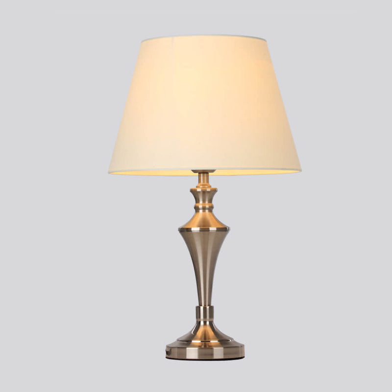 Nordischer minimalistischer beiger Stoff 1-Licht Tischlampe 
