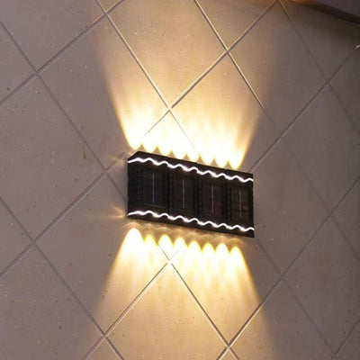 ضوء حائط خارجي مقاوم للماء مصنوع من البلاستيك LED شمسي بتصميم عصري بسيط 