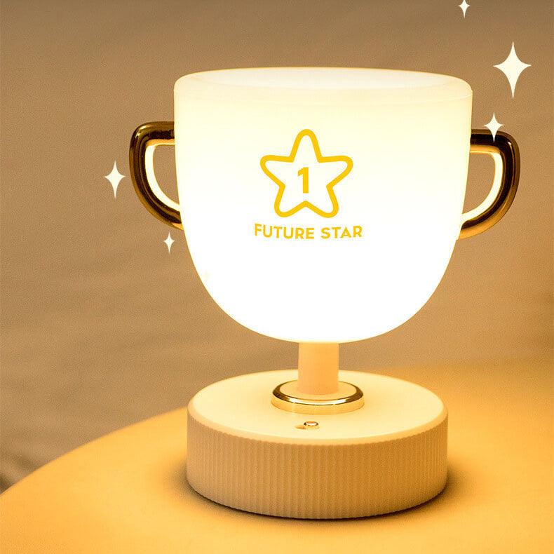Kreative Trophäenbecher LED Nachtlicht USB Tischlampe 