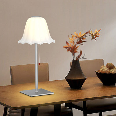 European Minimalist Retro Pleated Aluminum USB LED Table Lamp