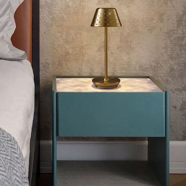 Lampe de table LED alimentée par USB en fer forgé perforé minimaliste moderne 