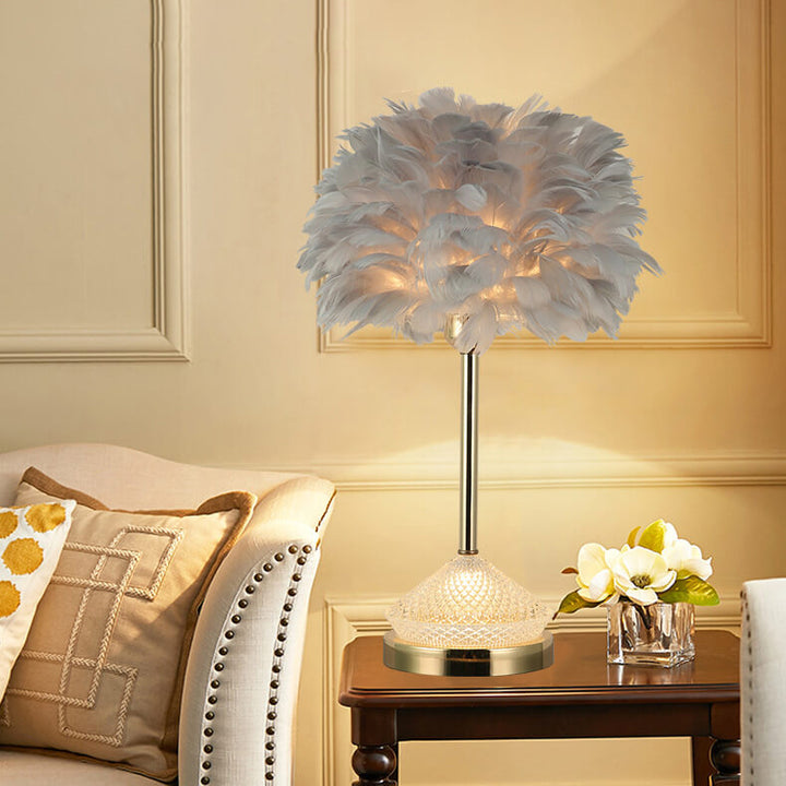 Lámpara de mesa decorativa moderna simple con pantalla de plumas y diamante de acrílico de 1 luz 