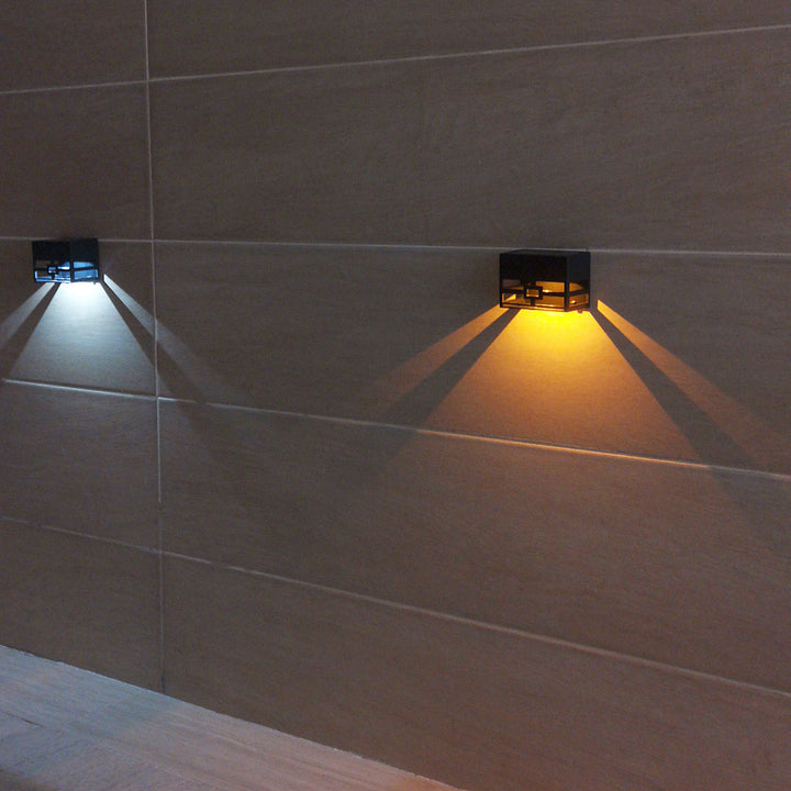 Moderne minimalistische quadratische Solar-LED-Zaun-Wandleuchte aus ABS im Skelett-Design für den Außenbereich 