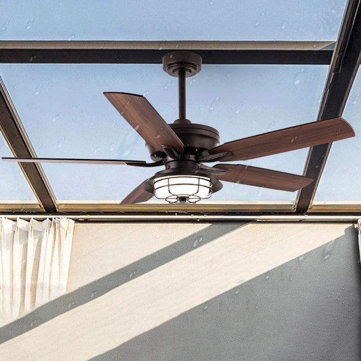Zeitgenössische industrielle wasserdichte Holzventilatorflügel Runde Eisenrahmen Schatten LED Downrods Deckenventilator Licht für Außenterrasse 