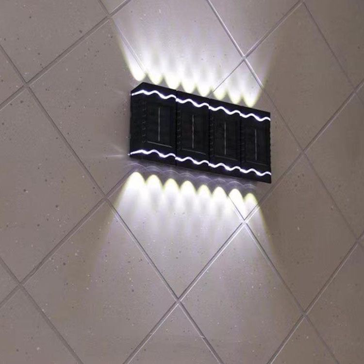 ضوء حائط خارجي مقاوم للماء مصنوع من البلاستيك LED شمسي بتصميم عصري بسيط 