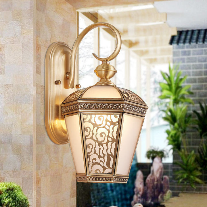 Moderne luxuriöse sechseckige Wandleuchte aus Messing und Glas mit 1 Flamme für das Wohnzimmer 