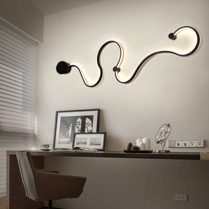Moderne lange Aluminium-Schlangenform 1-Licht gebogene LED-Wandleuchte 