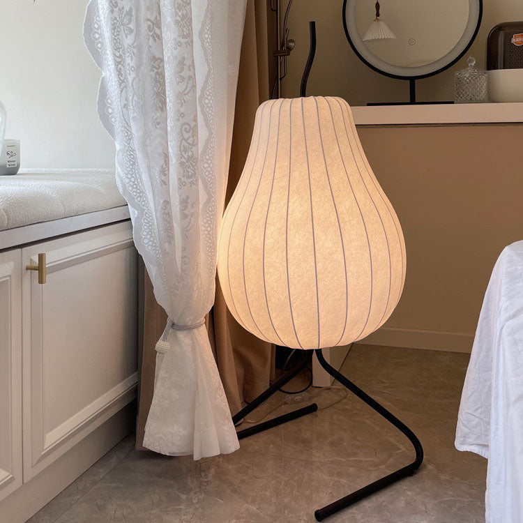 Lámpara de pie de 1 luz de hierro con tela de seda de pera Wabi-sabi japonesa 