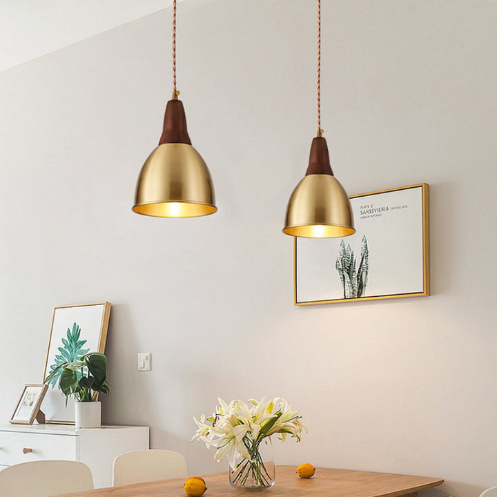 Traditionelle Vintage-Pendelleuchte aus Messing und Walnuss mit runder Kuppel und 1 Licht für das Wohnzimmer 