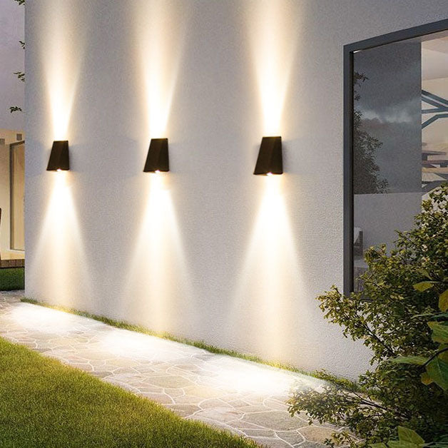 مصباح حائط LED مقاوم للماء مربع هندسي مشرق بالطاقة الشمسية البسيطة للاستخدام الخارجي 