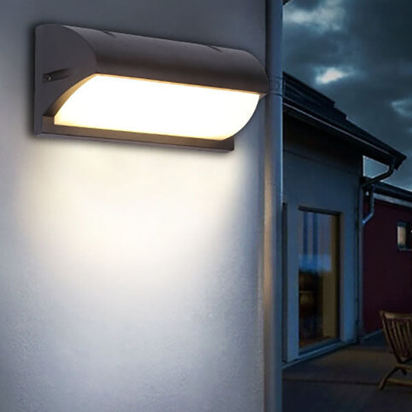 مصباح حائط LED بمستشعر مقاوم للماء بتصميم هندسي بسيط وحديث للاستخدام الخارجي 