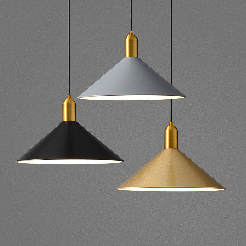 Moderne minimalistische Pendelleuchte aus Eisen mit dreieckigem Kegelschirm, 1-flammig, für das Wohnzimmer 
