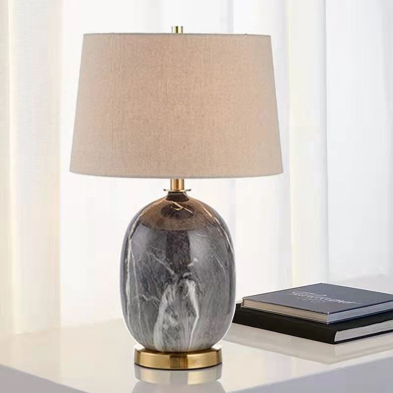 Moderne minimalistische runde Vase Basis Keramik Stoff 1-Licht Tischlampe für Schlafzimmer 