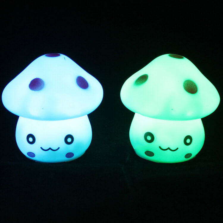 Kreative Sieben-Farben-Emoji-Pilz-LED-Nachtlicht-Tischlampe