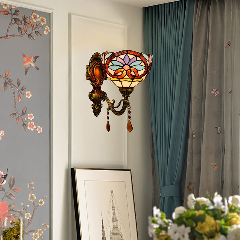 Traditionelle 1-flammige Tiffany-Wandleuchte im Barockstil aus Eisen mit Buntglas-Kristallglasschale für Wohnzimmer &amp; Schlafzimmer 